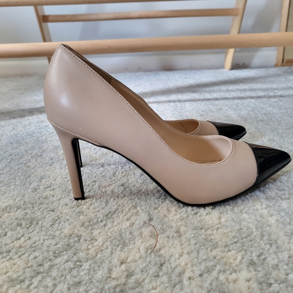 Cream pointed Nine West Dress Pumps / Heels, size 7 - Picture 5 of 7